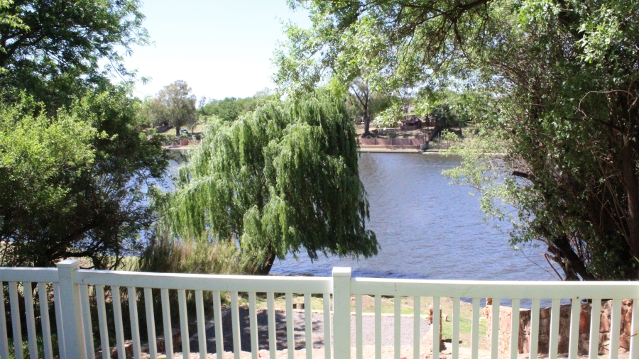5 Bedroom Property for Sale in Parys Free State